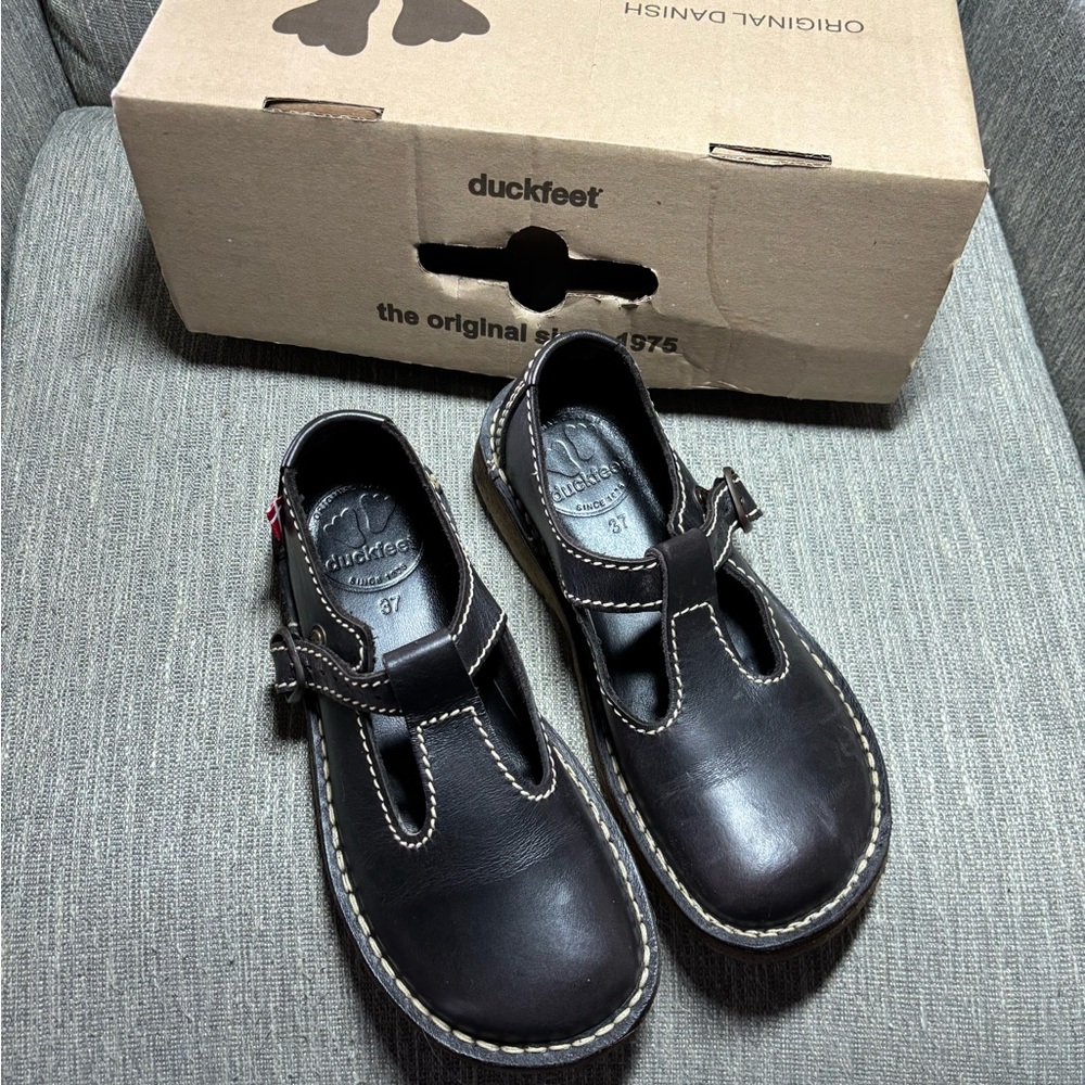Duckfeet Women's Slate Leather Flats